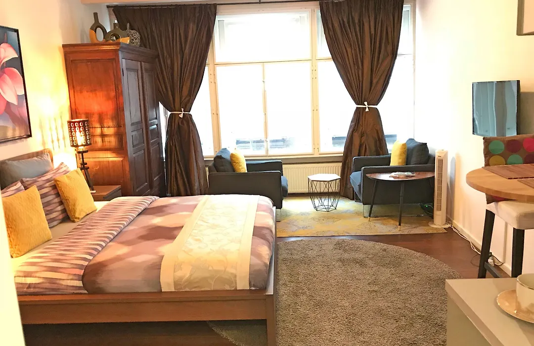 Amsterdam 4 Holiday Guestrooms-1